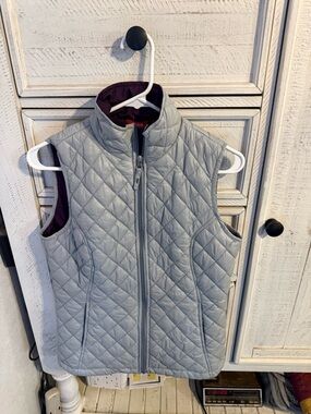 Izod Quilted Vest in Light Gray with Plum Lining